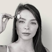 脸瑜伽练习与皮肤护理 – Face Yoga