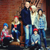 Photo Pose Ideas – Best Selfie Pose for your with shareing on Social Networking